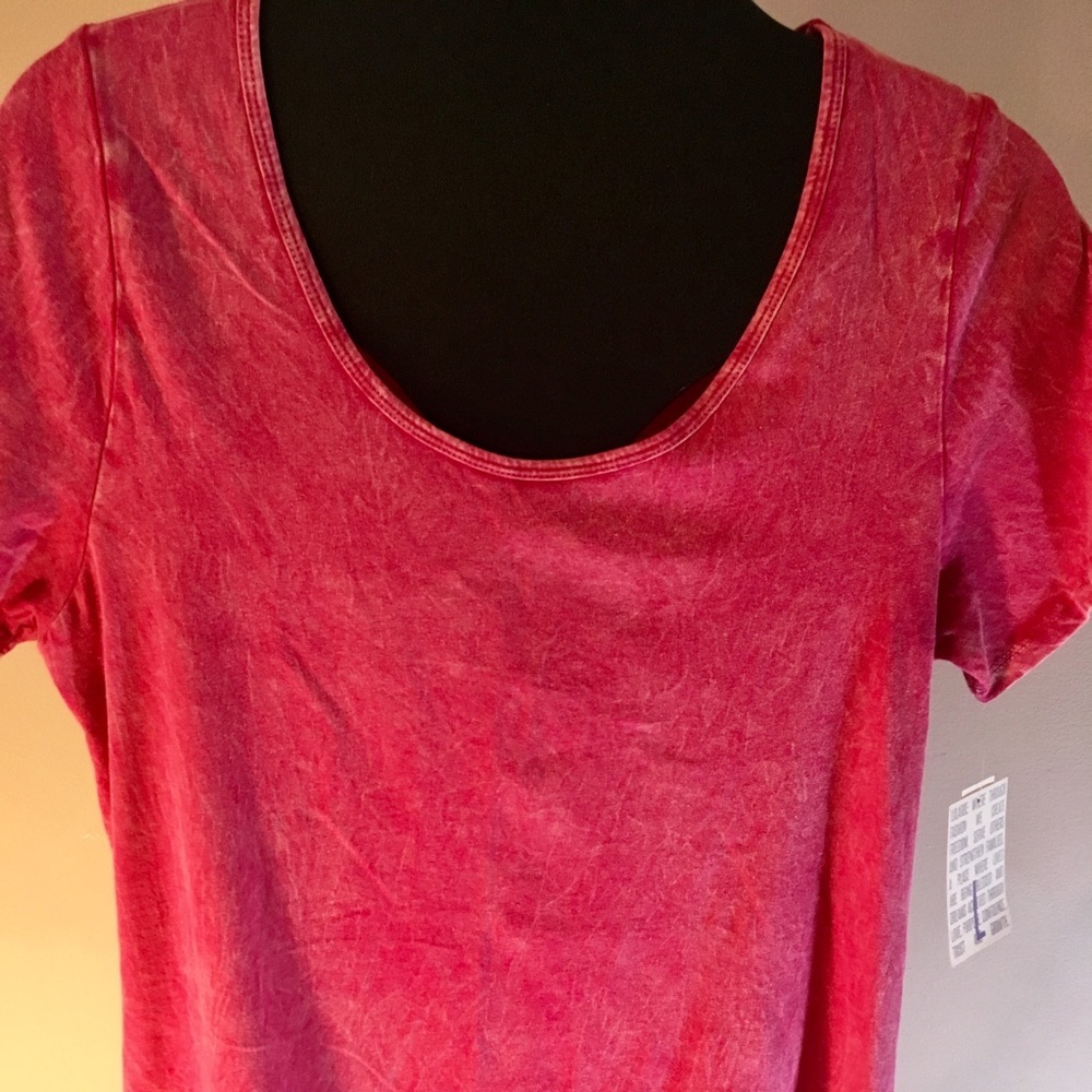 Distressed Red LuLuRoe Classic Tee NWT
